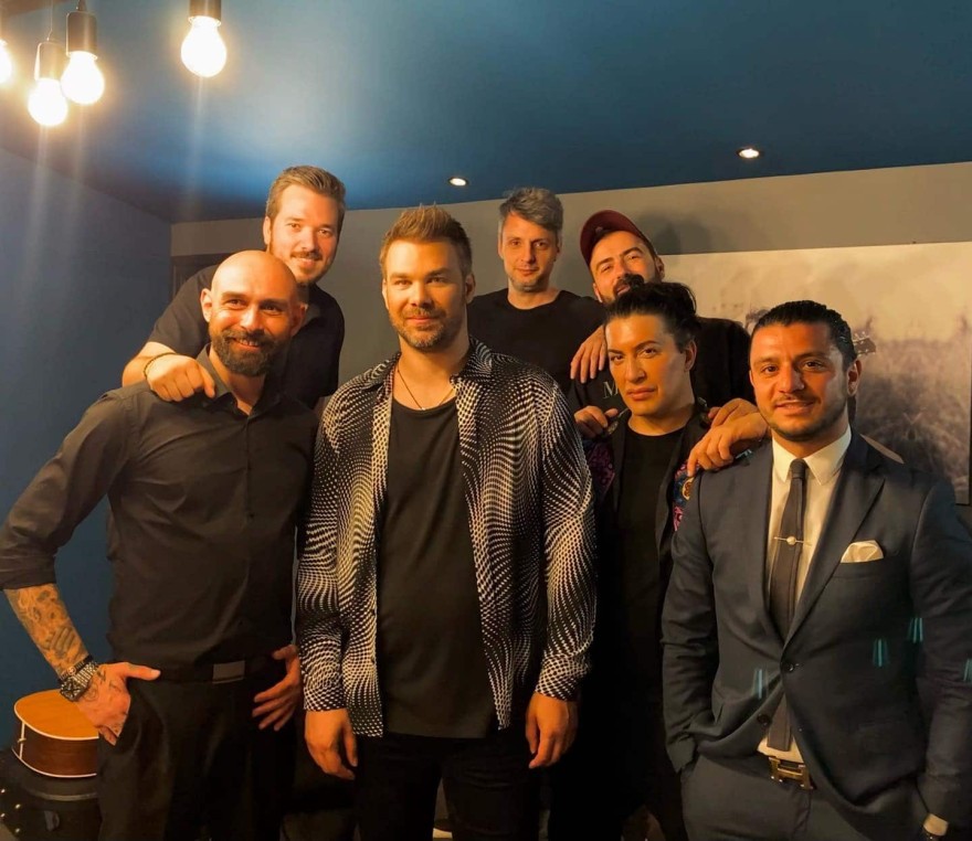 Ο Γιώργος Σαμπάνης με την μπάντα του