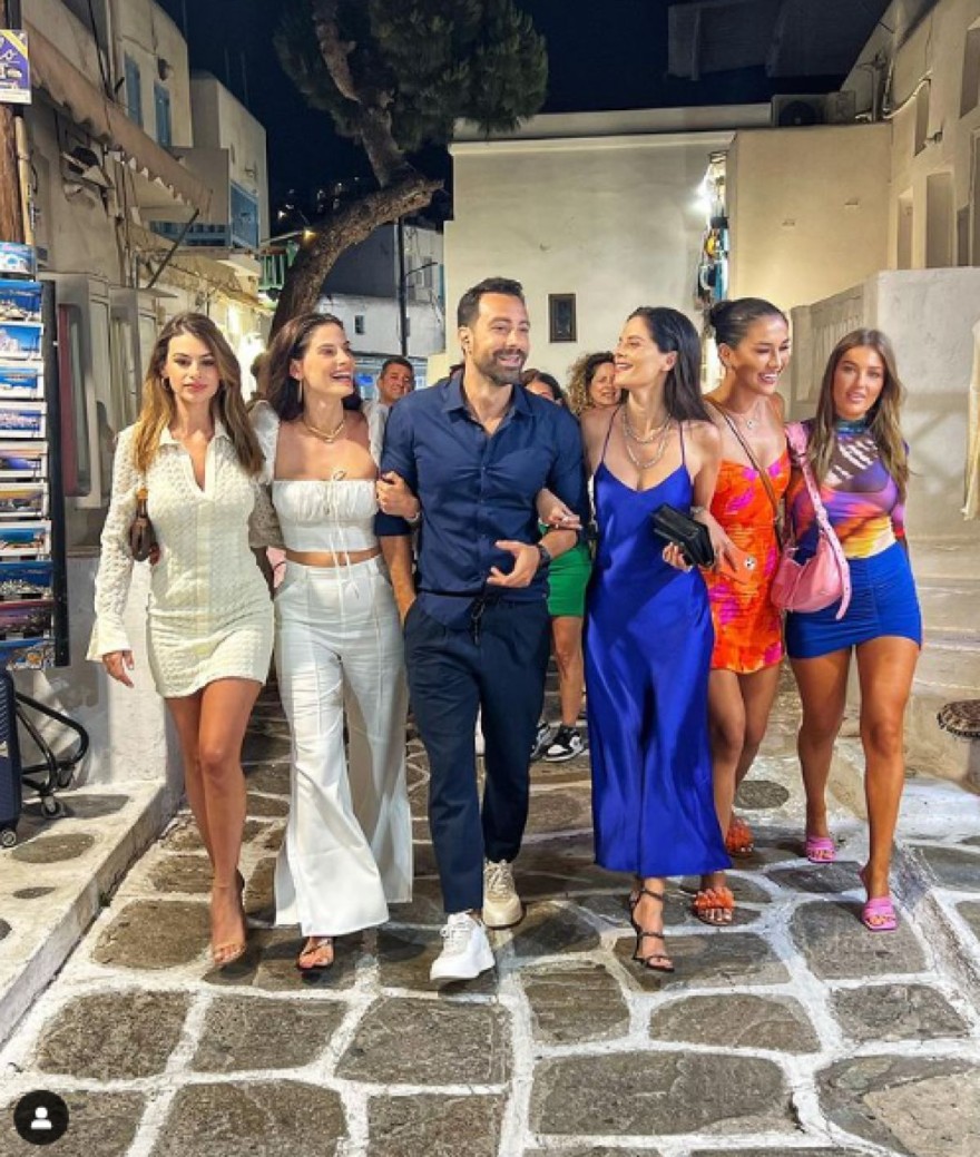 Σάκης Τανιμανίδης - Χριστίνα Μπόμπα - Ελίνα Μπόμπα