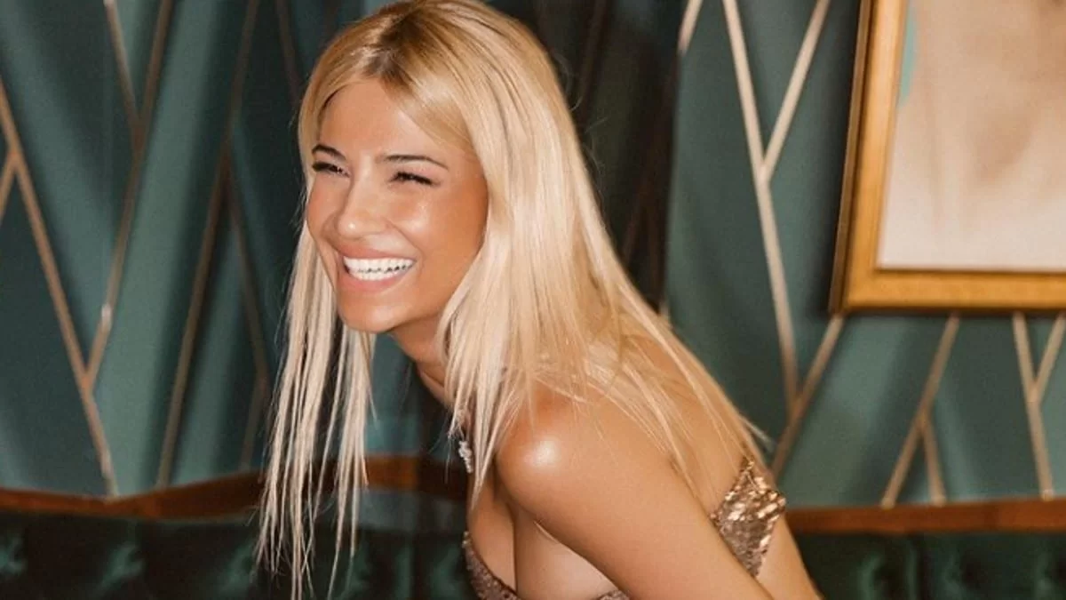 Βραδινή απόδραση με άλλον στο τιμόνι - ''Σούσουρο'' με τη νέα ανάρτηση της Φαίης Σκορδά