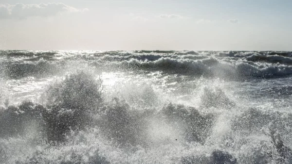 Βρέθηκε νεκρή γυναίκα στη θάλασσα