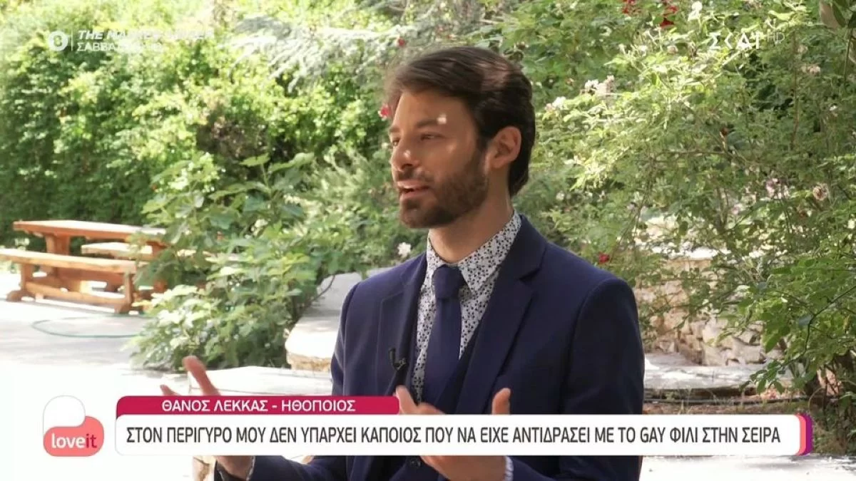 «Είναι αστείο πια...» - "Κόλαφος" ο Θάνος Λέκκας για το γκέι φιλί στην Τούρτα της Μαμάς