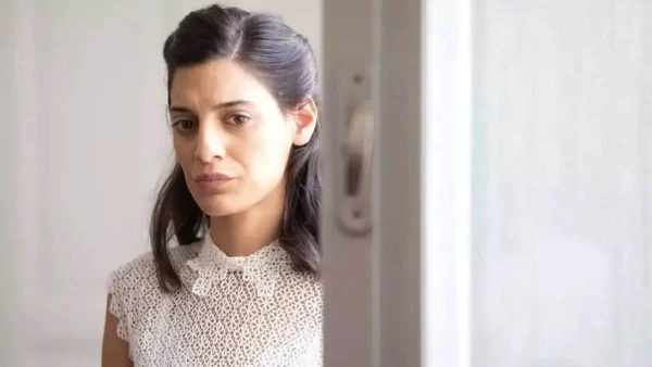 Αυτό κι αν είναι ανατροπή: Επιστρέφει στις Άγριες Μέλισσες η Θεοδοσία!