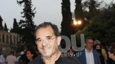 Καστανομάλλα και γοητευτική - Στο Ηρώδειο ο Παύλος Τσίμας με τη σύζυγό του