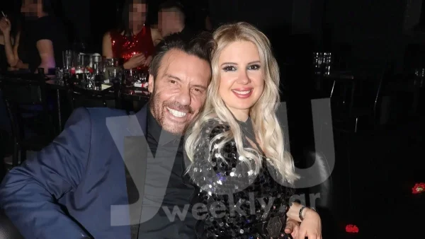 «Μαζί σου το ταξίδι είναι...» - Ο Στράτος Τζώρτζογλου και η Σοφία Μαριόλα γιόρτασαν την επέτειό τους στην πόλη του έρωτα