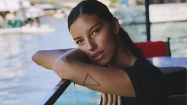 Την έχει χτυπήσει ο έρωτας κατακούτελα - «Λιώνει» η Χαρά Παππά δίπλα στον νέο της σύντροφο