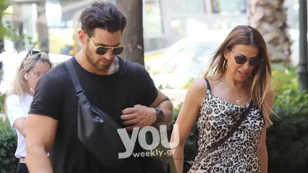 Ετεοκλής Παύλου - Ελένη Χατζίδου: Χαλαρή βόλτα για το ζευγάρι στο κέντρο της Αθήνας