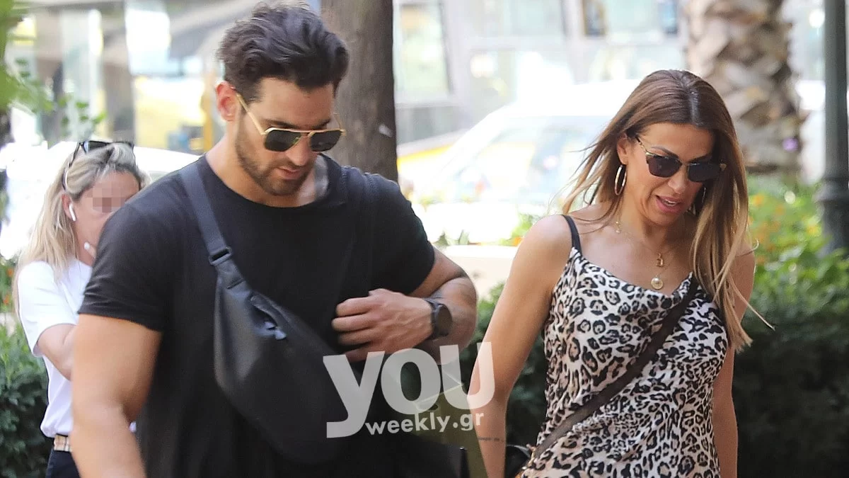 Ετεοκλής Παύλου - Ελένη Χατζίδου: Χαλαρή βόλτα για το ζευγάρι στο κέντρο της Αθήνας