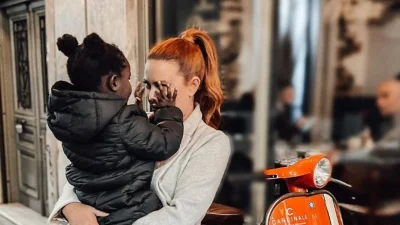 Έγινε επιτέλους η κουμπαριά - Η Σίσσυ  Χρηστίδου βάφτισε την κόρη της Χριστίνας Κοντοβά