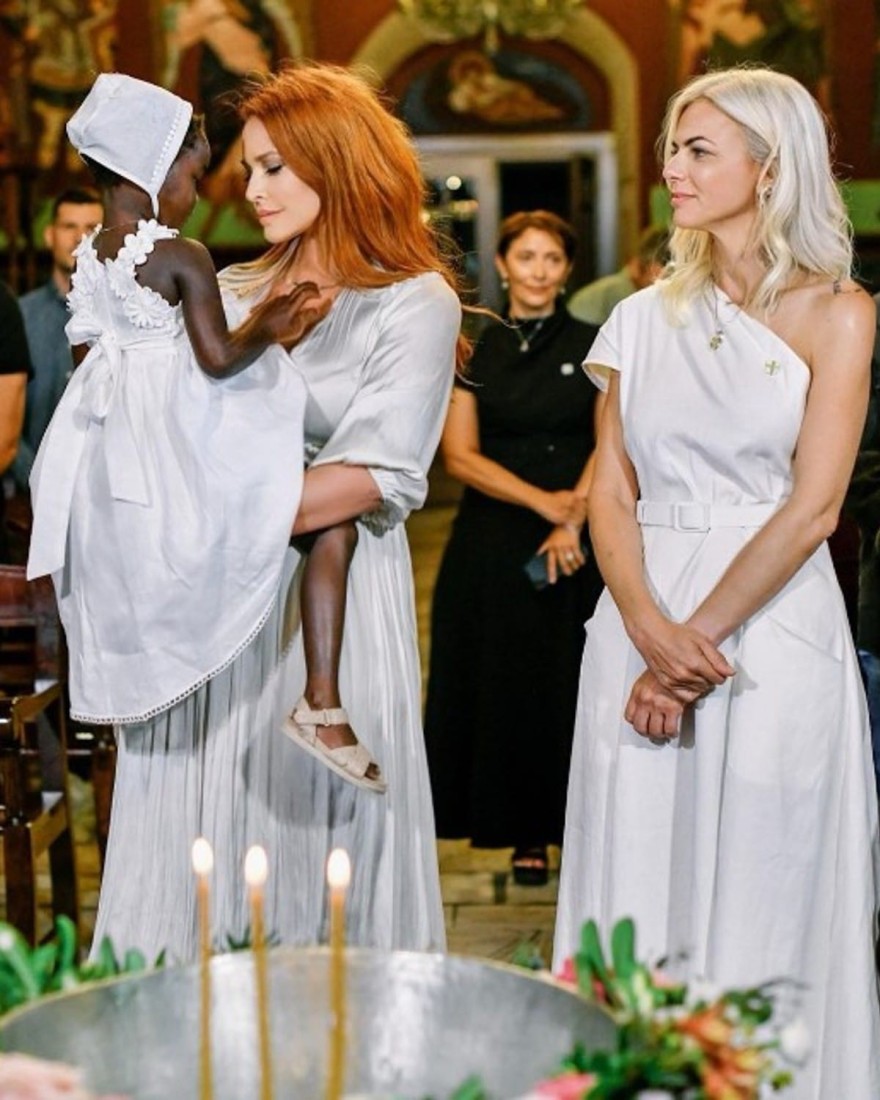 Η συγκινητική ανάρτηση της Κοντοβά μετά την βάφτιση της κόρης της