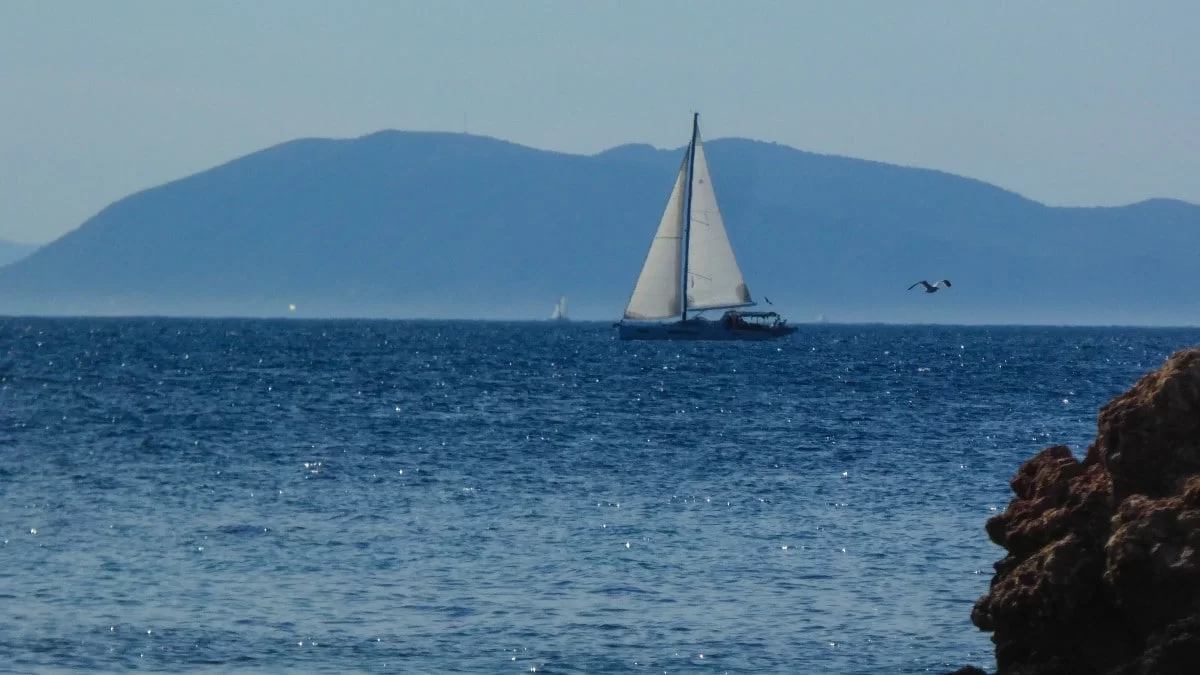 Καιρός 2/7: Στο κόκκινο σήμερα η θερμοκρασία - Που σημειωθούν μεμονωμένες καταιγίδες;