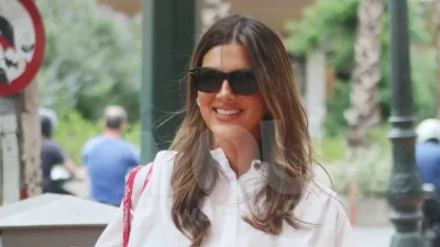 Με ριγέ τουρμπάνι και ασορτί μαγιό - Η ανάρτηση της Σταματίνας Τσιμτσιλή από τις διακοπές της στην Πάρο