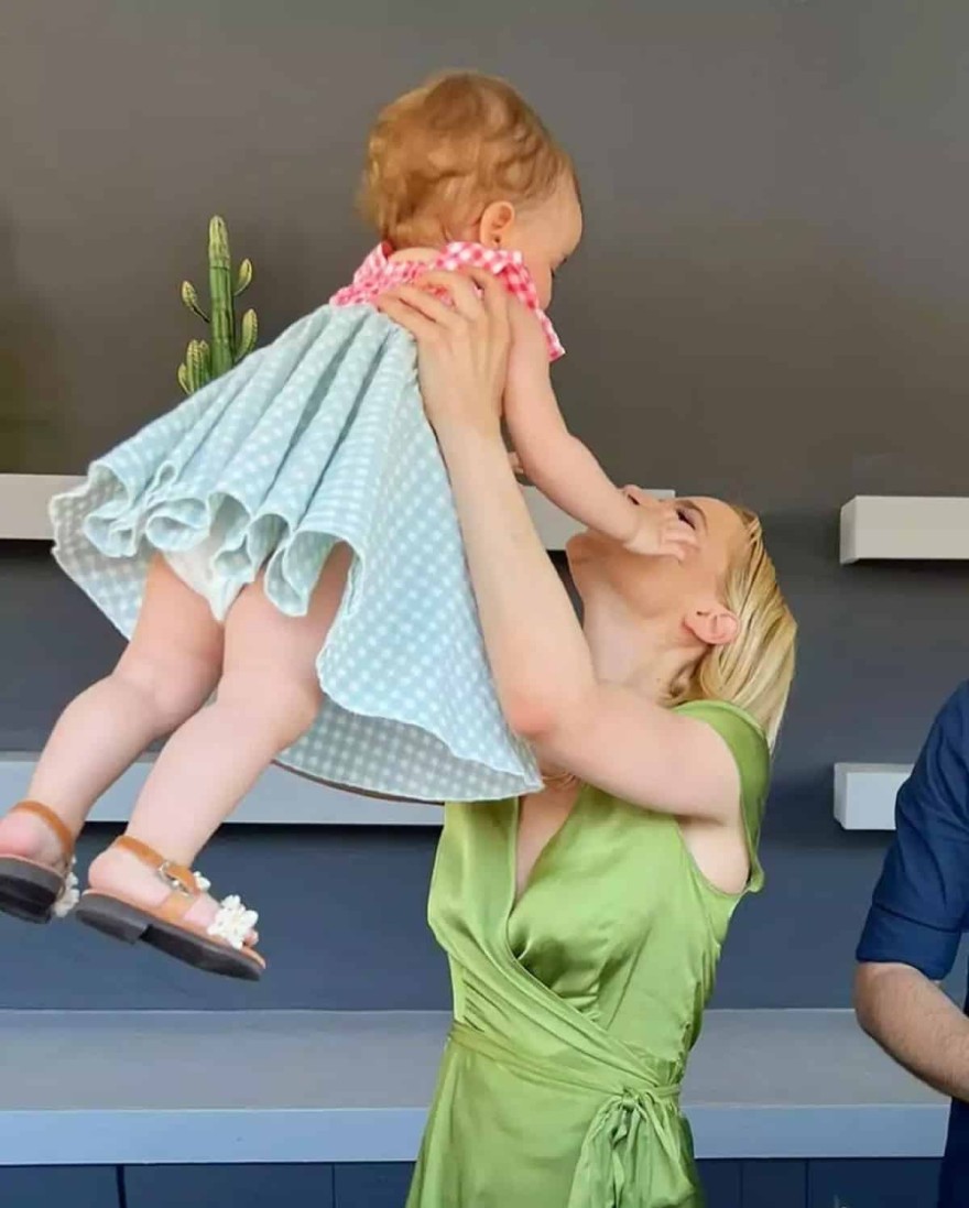 Η Νάντια Μπουλέ με την κόρη της