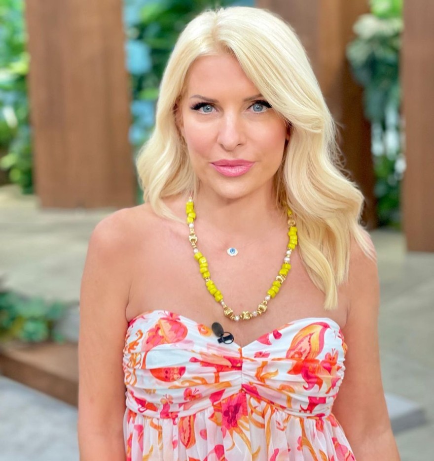 Μενεγάκη τιμοκατάλογος instagram