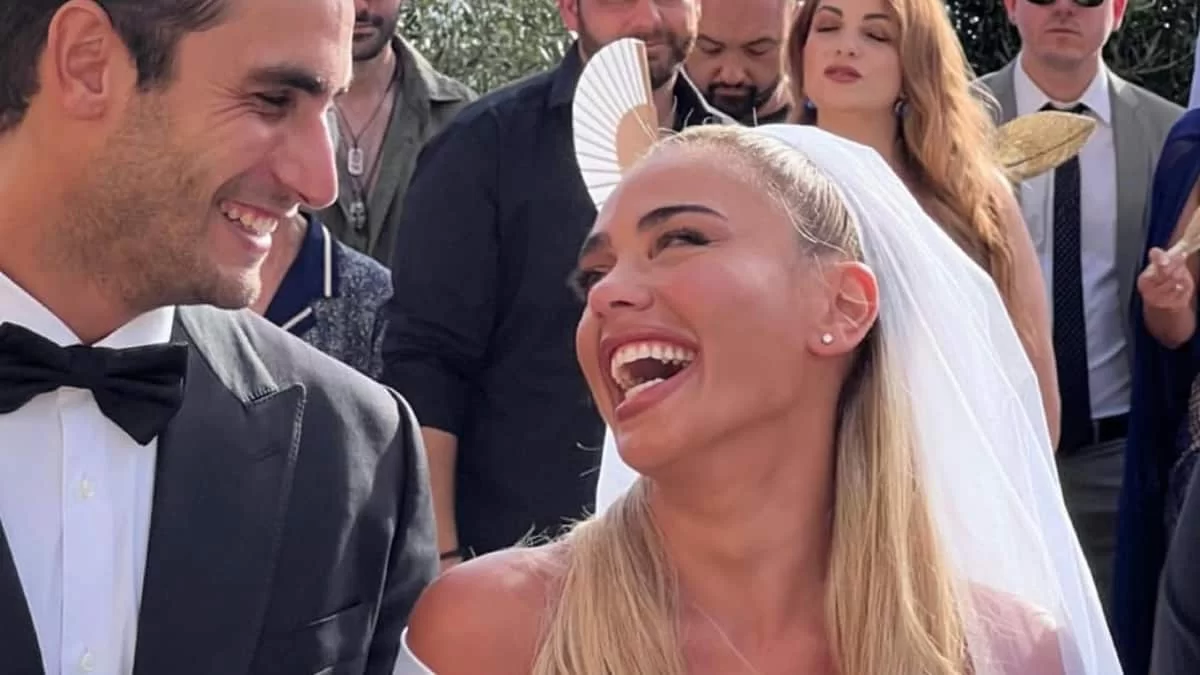 Τα 4 νυφικά της Κόνι Μεταξά στο γάμο της με τον Μάριο Καπότση στην Κρήτη