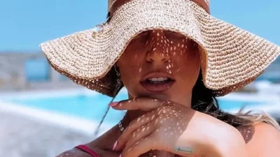 Μας "πέθανε" -  Η ανάρτηση της Αθηνάς Οικονομάκου με μαγιό που έκανε το Instagram να παραμιλά