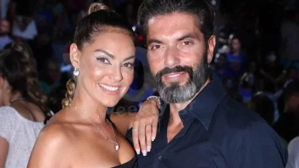 Αχώριστοι πλέον - Στο νησί των Ανέμων συνεχίζουν τις διακοπές τους Μαρτίκας και Ανδριώτου