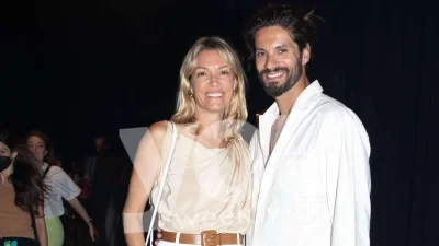 Την κοίταζε όλο το θέατρο - Η εντυπωσιακή εμφάνιση της Βίκυς Καγιά στο πλευρό του Γιώργο Καράβα