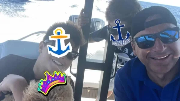 Παιχνίδια στο νερό - Στιγμές χαλάρωσης για το Γιώργο Λιάγκα με τους «ροβινσώνες» γιους του