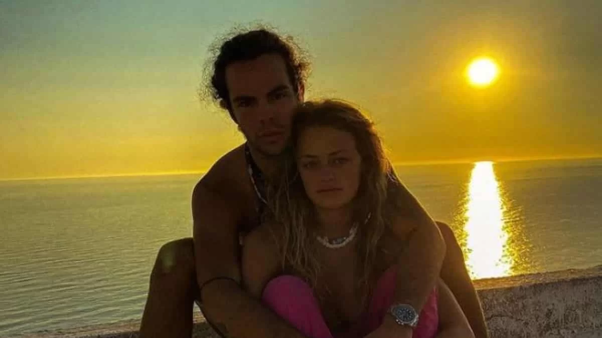 Άβαφη και ηλιοκαμένη - Η φωτογραφία της συντρόφου του Άγγελου Λάτσιου, Γαία, από το Όναρ