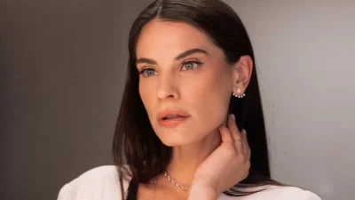 Χωρίς ίχνος ρετούς - Το καλλίγραμμο σώμα της Χριστίνας Μπόμπα μετά την εγκυμοσύνη των δίδυμων κοριτσιών της