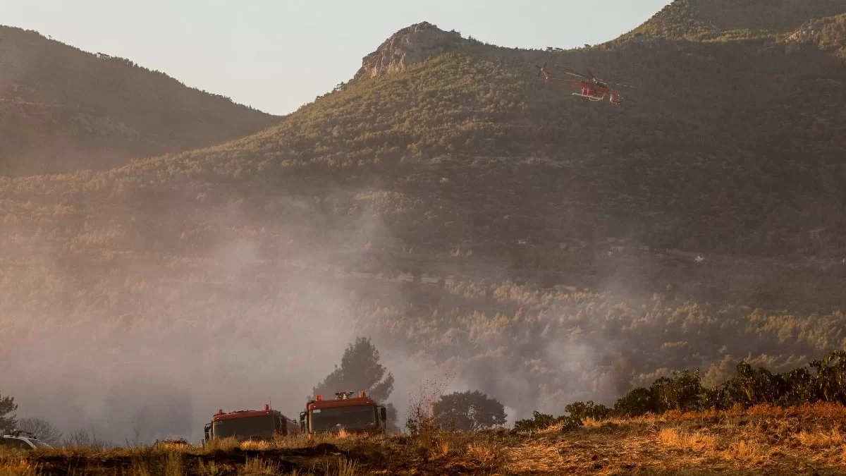 Φωτιά Πεντέλη: «Οι Iron Maiden έφεραν την καταστροφή» - Σούσουρο στο Twitter με την εφημερίδα που συνδέει το συγκρότημα με την πυρκαγιά