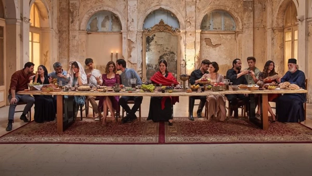 Σασμός: Πόζαρε ολόγυμνος σε μία καρέκλα στον κήπο του - Σούσουρο με την ανάρτηση ηθοποιού της σειράς