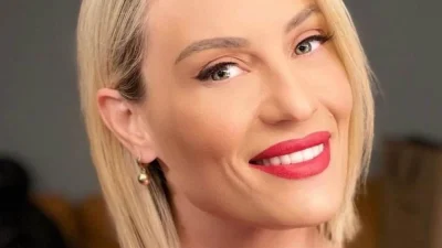 Την έντυσε γοργόνα και την καμάρωνε - Το επικό βίντεο με την κόρη της Ελεονώρας Μελέτη