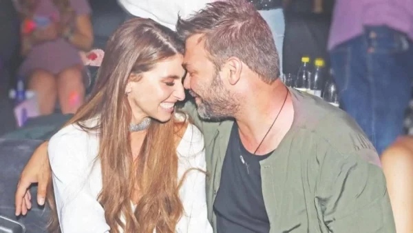 Στην αγκαλιά του Γιώργου Σαμπάνη η Ιωάννα Σαρρή μετά τις διακοπές της - Πιο ερωτευμένοι από ποτέ