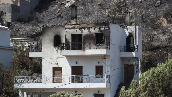 Φωτιά: Κάηκαν ολοσχερώς  25 σπίτια και επιχειρήσεις στην Ανθούσα - Σε εξέλιξη βρίσκεται η καταγραφή των ζημιών