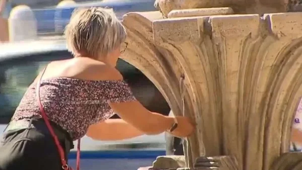 Καιρός: Στο ένα χέρι το αντηλιακό στο άλλο το νερό - Δεν γλυτώνουμε τα 40αρια αυτό το Σαββατοκύριακο