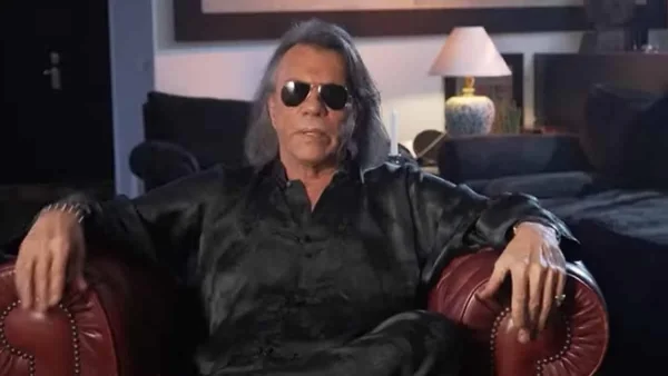 Ο Ηλίας Ψινάκης σε μία κατάθεση ψυχής - Το διαζύγιο των γονιών του και η δύσκολη σχέση με τον πατέρα του