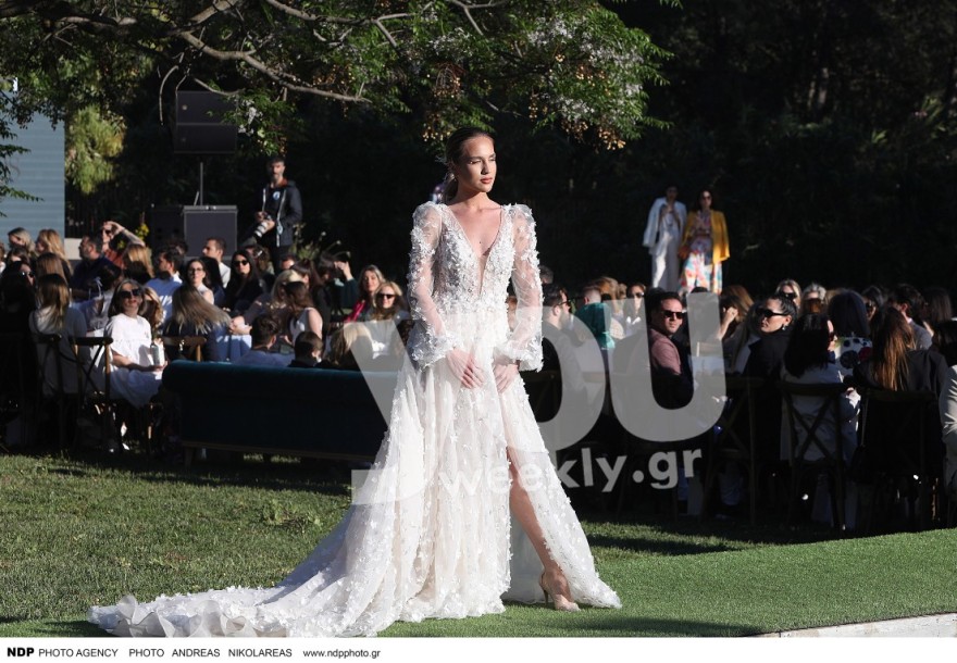 Τρυφερά τετ - α - τετ για Ηλία Μπόγδανο και Αλεξάνδρα Εξαρχοπούλου στη Μύκονο