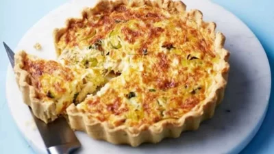 Έτοιμη μέσα σε λίγα λεπτά η πιο νόστιμη ανοιχτή πίτα λαχανικών με λεμόνι