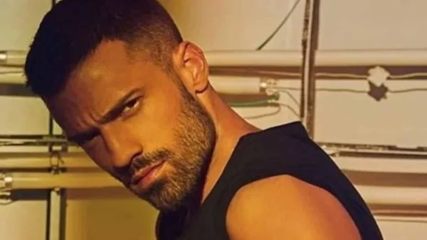 «Σέρφερ - λής» - Ο Κωνσταντίνος Αργυρός δαμάζει τα κύματα και το χαίρεται!