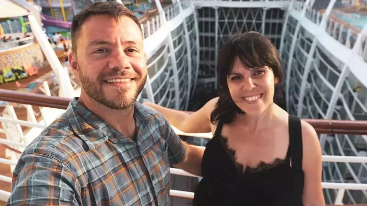 Ηλέκτρα Αστέρη: Με τον Μπλέτσα και την κόρη τους στον Ισθμό της Κορίνθου - Η τρυφερή αγκαλιά με τη μικρή