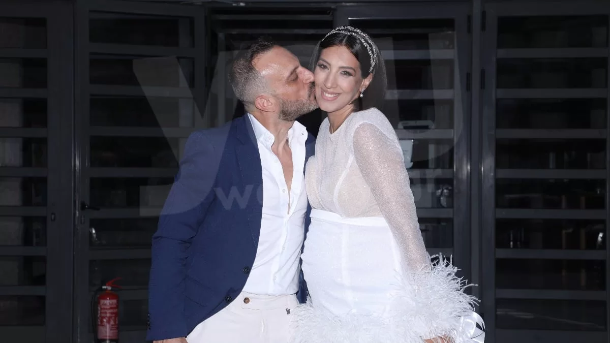 Λάμπει από ευτυχία η Σοφία Λεοντίτση - Πόζαρε με φουσκωμένη την κοιλίτσα στον 7ο μήνα της εγκυμοσύνης της