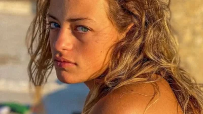 Καμία σχέση με την Γαία Μερκούρη - Με αναλογίες μοντέλου και κατάξανθη η κούκλα αδερφή της, Αθηνά