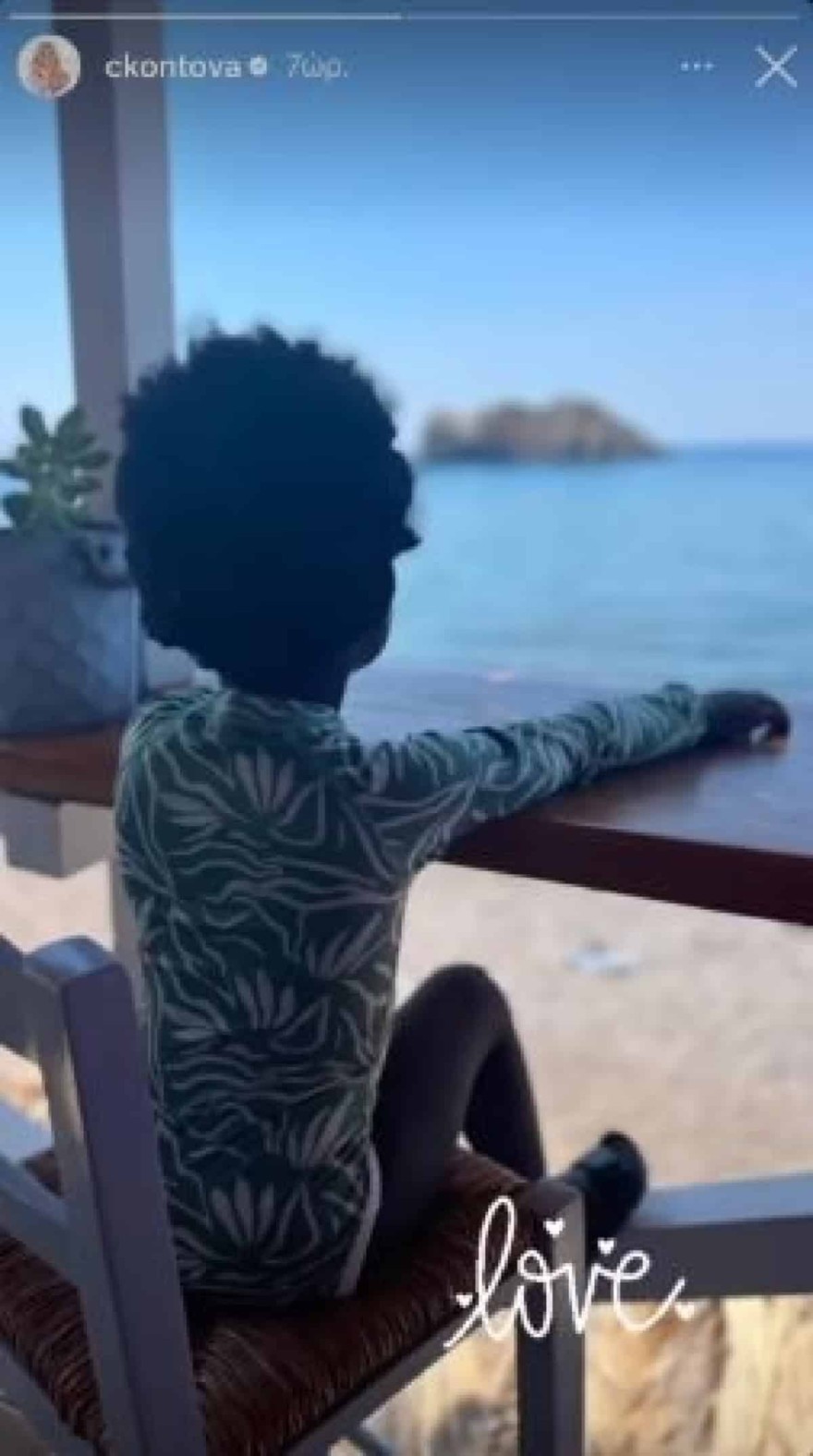 Η κόρη της Χριστίνας Κοντοβά Είντα σε διακοπές στη Λέσβο