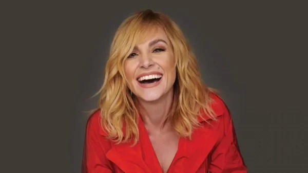 Πασίγνωστη Ελληνίδα ηθοποιός πρωταγωνιστεί στο νέο βίντεο κλιπ της Ελεονώρας Ζουγανέλη