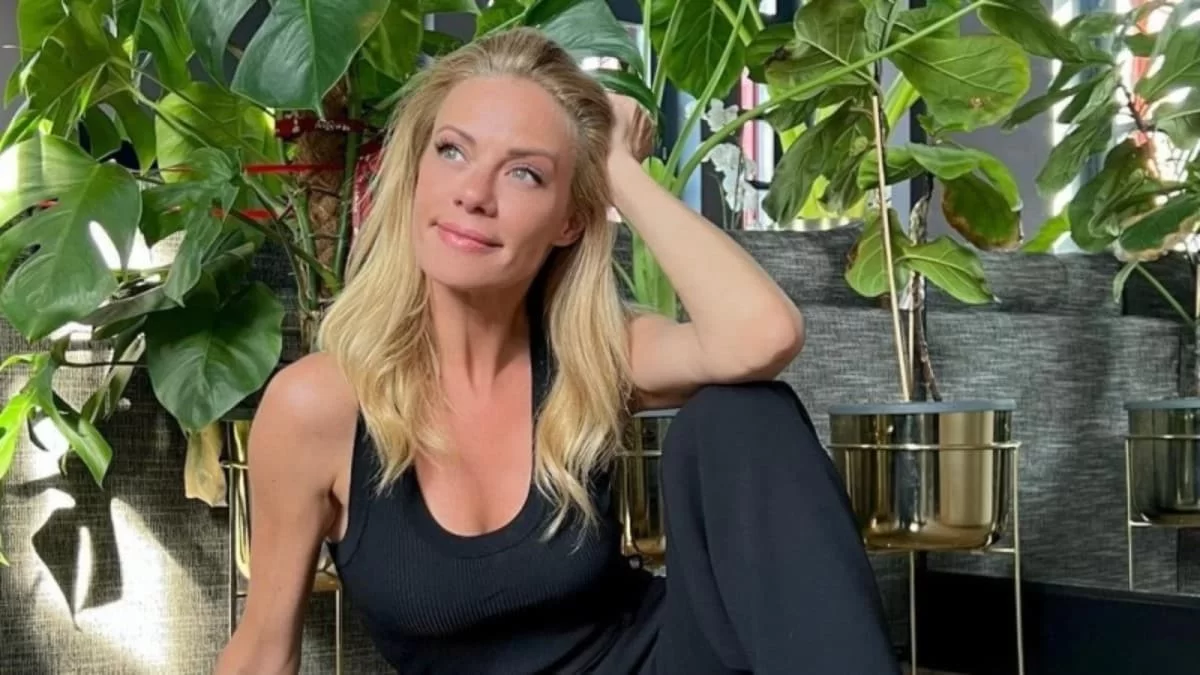 Πόζαρε χωρίς μακιγιάζ και με τα μαλλιά κότσο - Οι φωτογραφίες της Ζέτας Μακρυπούλια που έφεραν δεκάδες σχόλια