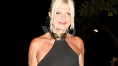 Ντυμένη στα ασημί από πάνω μέχρι κάτω - Δεκάδες αντιδράσεις με την νέα εμφάνιση της Μαρίνας Πατούλη