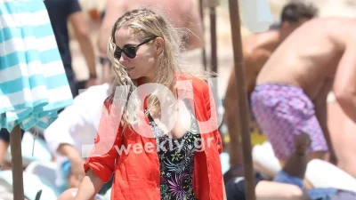 Μόνο έτσι κρατιούνται τα κορμιά - Η Δούκισσα Νομικού ακολουθεί βαριά γυμναστική και στις διακοπές της