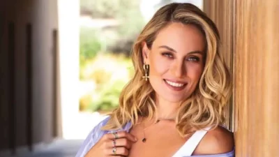 Με ίδια μαλλιά αλλά 20 χρόνια μικρότερη - Η Ελεόνώρα Μελέτη σε ξέφρενους χορούς στα νιάτα της