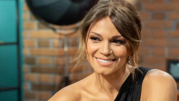 Γενέθλια για την Έλλη Κοκκίνου - Οι ευχές, η τούρτα και το λαμπερό φόρεμα της Ελληνίδας σταρ