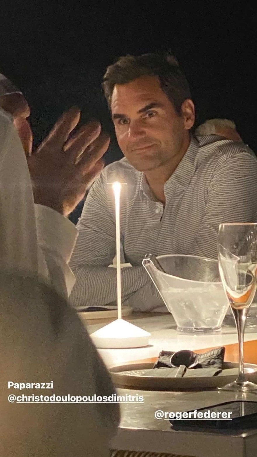 Ο Γιώργος Τσαλίκης φωτογραφίζει τον Φέντερερ στην Πάρο