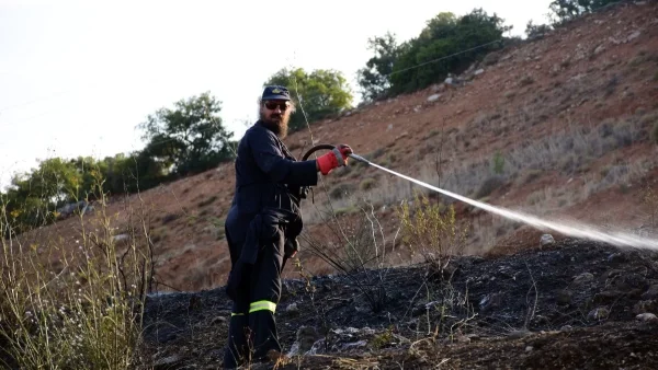 Φωτιά στα νεόκτιστα Ασπροπύργου - Φλέγεται το Ποικίλο Όρος