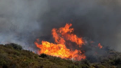 Φωτιά σε χαμηλή βλάστηση στον Ασπρόπυργο