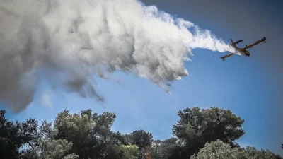 Φωτιά Πεντέλη: Κανένα ενεργό μέτωπο - Υπάρχουν ακόμα διάσπαρτες εστίες