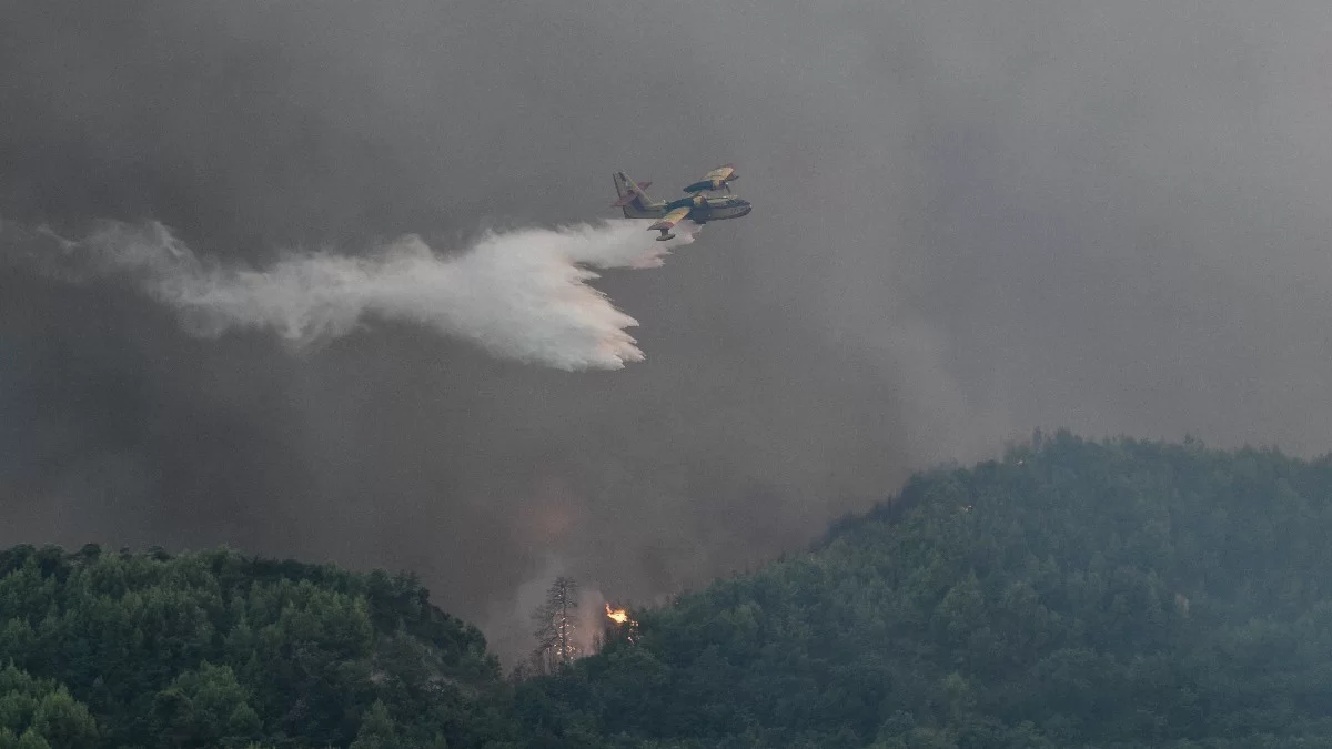 Αναζωπυρώθηκε η φωτιά στον Έβρο