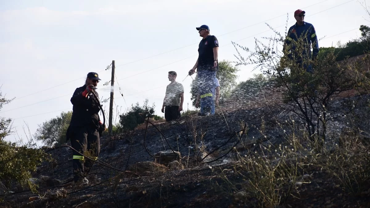 Φωτιά τώρα στο Ελληνοχώρι Κορινθίας